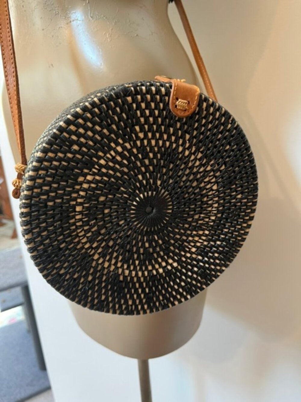 Unique Circular Purse w/ Strap